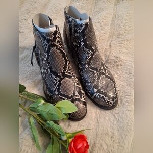 Women's Faux Snakeskin Ankle Boots. Size 6M